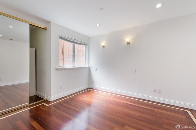 Building Photo - 499 33rd Ave