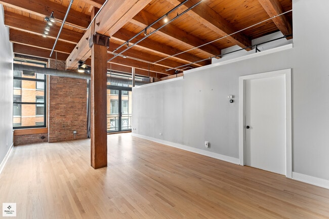 Building Photo - 701 W Jackson Blvd
