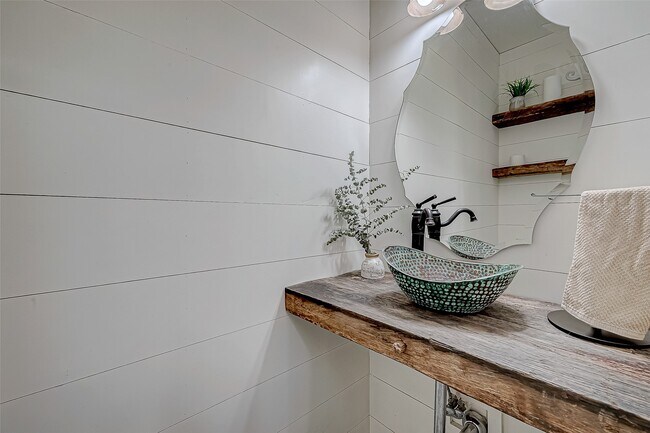 Building Photo - 8006 Devlin Dr