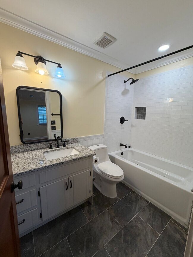 Building Photo - 8509 Little Scenic Ln