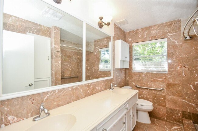 Building Photo - 4113 Edison St