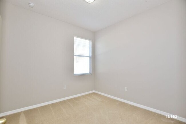 Building Photo - Beautiful 4/2 Home with a Spacious 2 Car G...