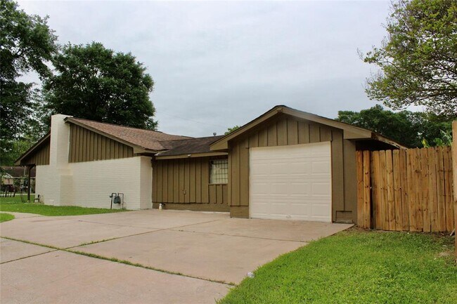 Building Photo - 17723 Mossforest Dr