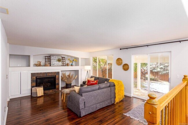 Building Photo - AMAZING 4 Bed 4 Bath Single Family Home in...