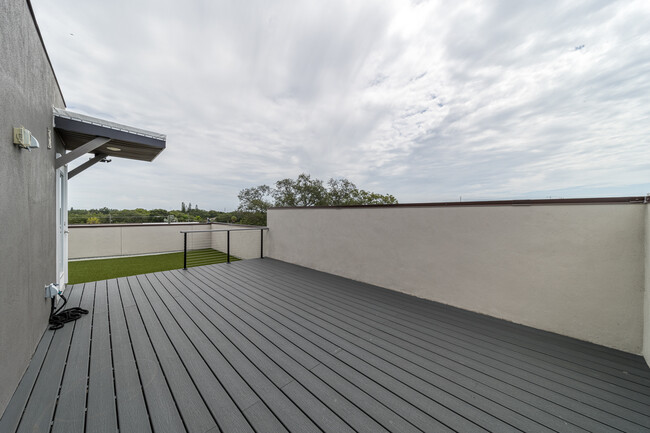 Building Photo - 2325 1st Ave S