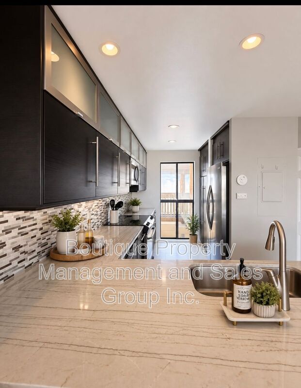 Building Photo - 7334 Marina Pacifica Dr N