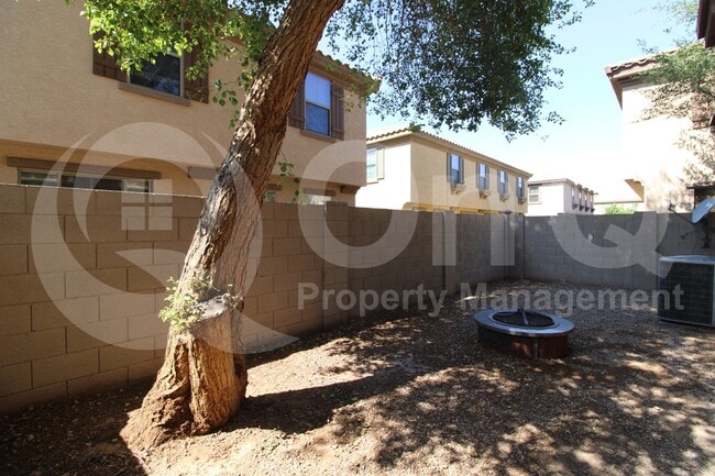 Building Photo - 8147 W Lynwood St