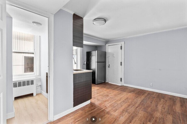 Building Photo - 151 School St