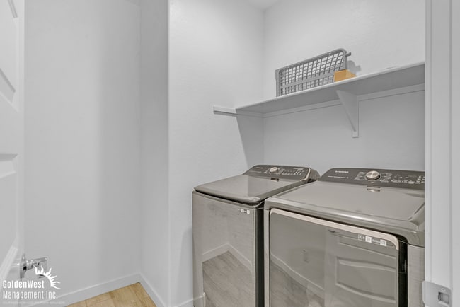 Building Photo - Beautiful 3Bdm 2Ba Home with Modern Upgrad...