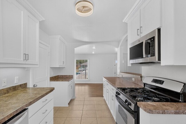 Building Photo - 4812 Wateka Dr