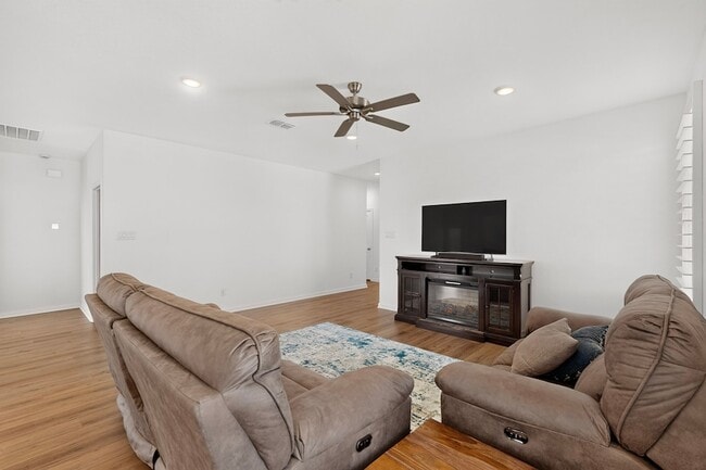 Building Photo - 114 Drovers Dr