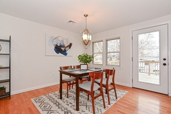 Building Photo - 21 Swan Ave