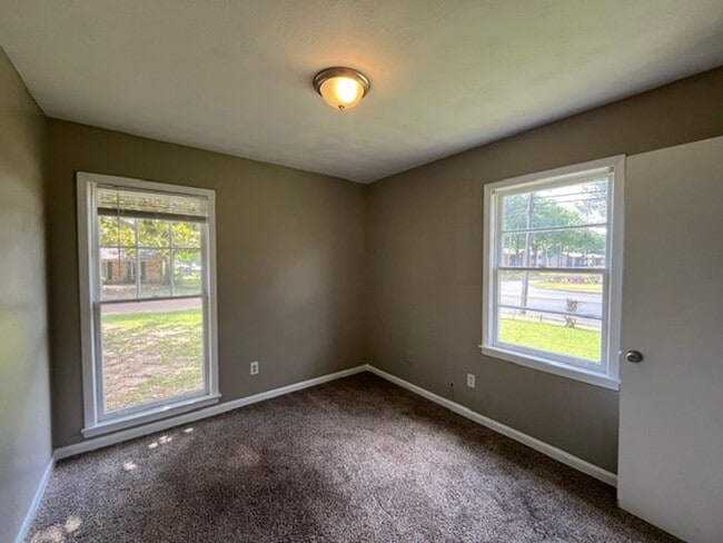 Building Photo - Renovated 4 Bedroom 1 Bath Home for Rent!