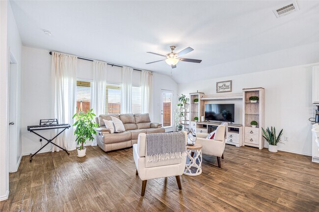 Building Photo - 22627 Petrizzi Ln