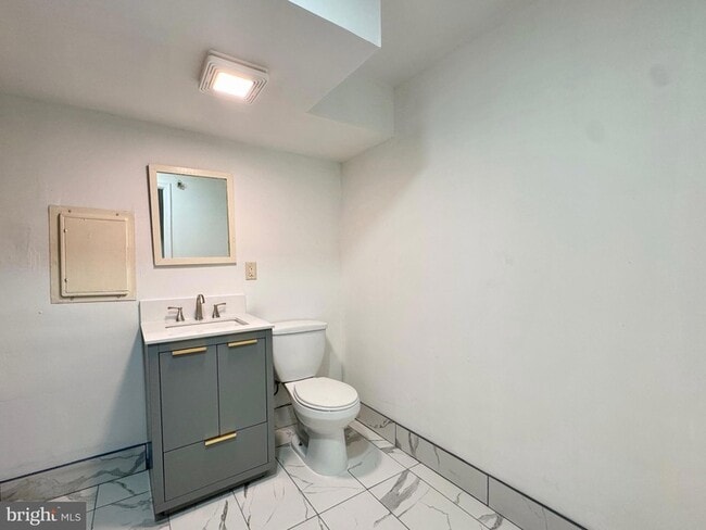 Building Photo - 1136 Mt Vernon St