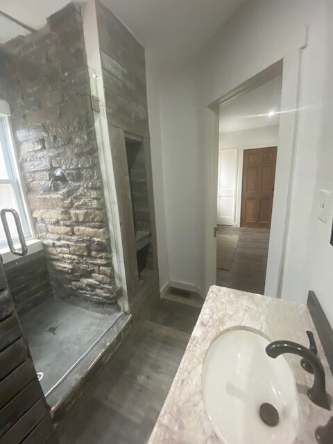 Building Photo - 414 7th St