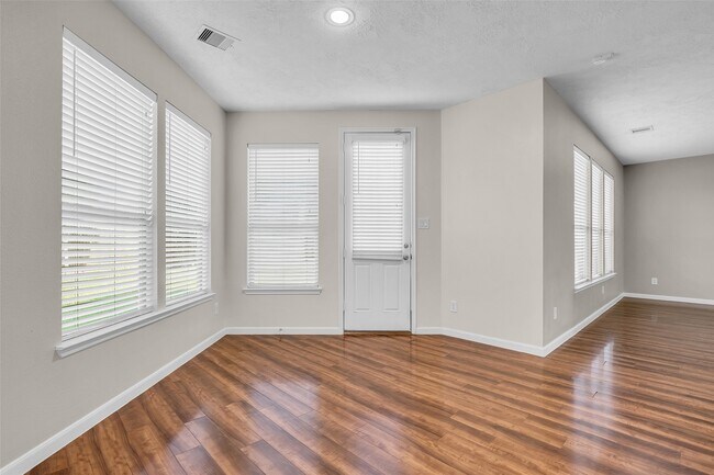 Building Photo - 6719 Path Way Ct