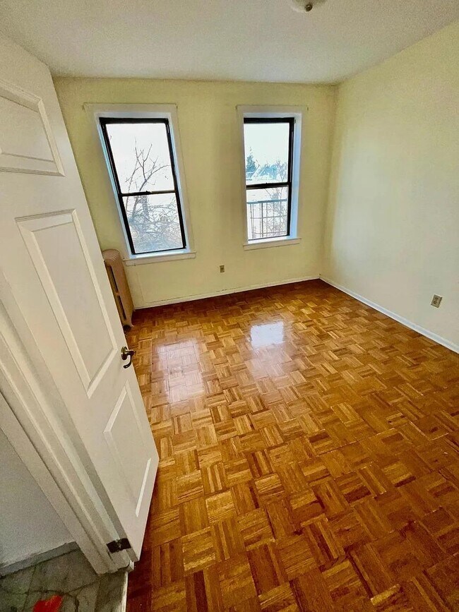Building Photo - 42 Van Wagenen Ave
