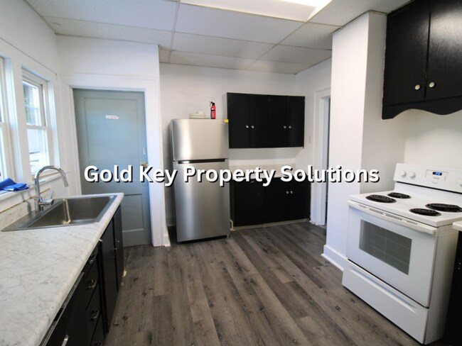 Building Photo - 631 High St