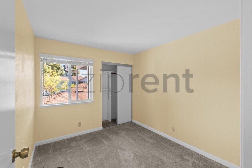 Building Photo - 1894 Shirley Dr