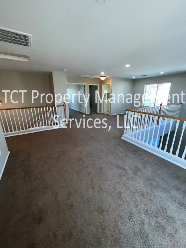 Building Photo - Large Home in Pecan Creek South