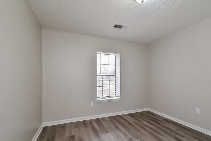Building Photo - 7371 Hollorn Ln