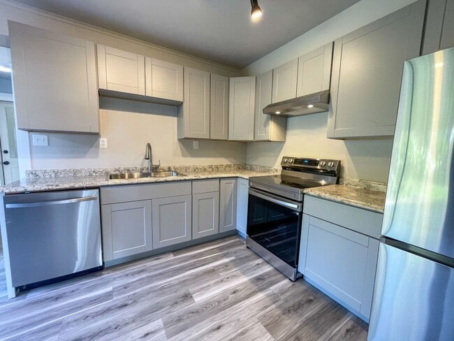 Building Photo - 3Bd/2Ba Shoreline House