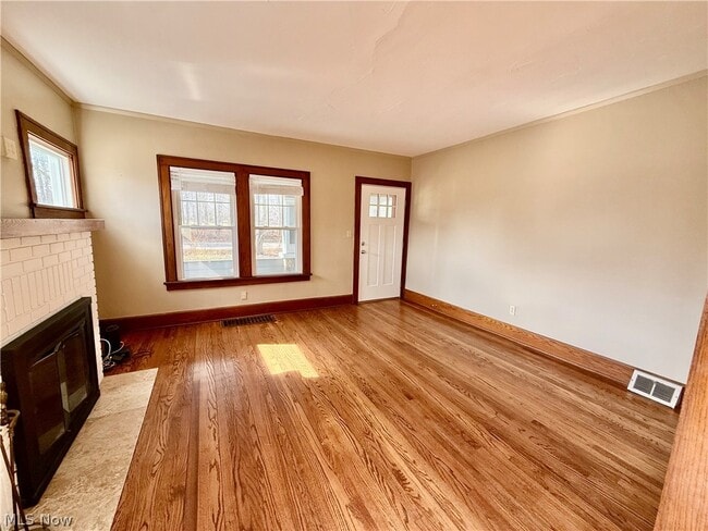 Building Photo - 364 N Chillicothe Rd