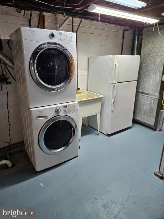 Building Photo - 803 Jeannette Ave