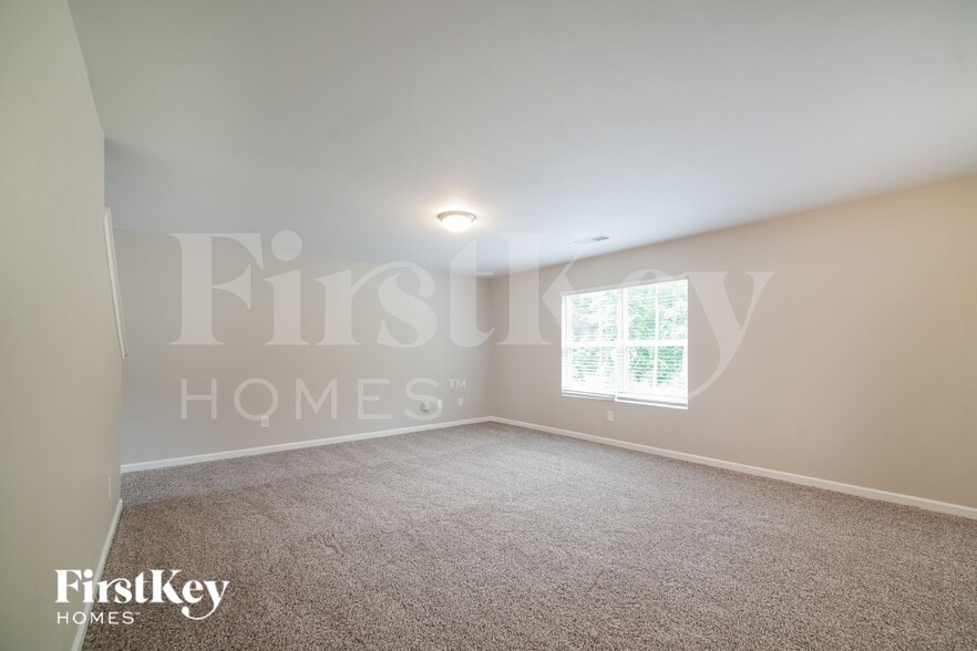 Building Photo - 221 Lantana Crossing