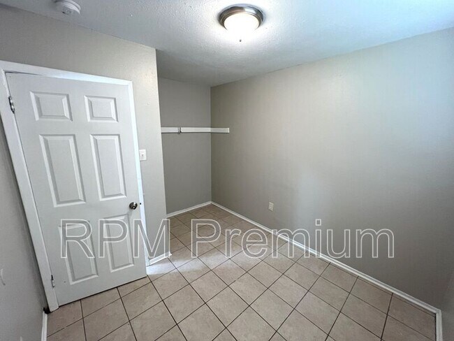 Building Photo - 6132 Pontotoc St
