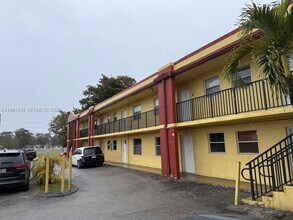 Building Photo - 2721 NW 23rd Ct