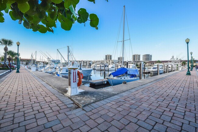 Building Photo - 200 Intracoastal Pl