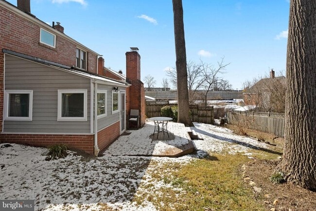 Building Photo - 1611 Ballard St