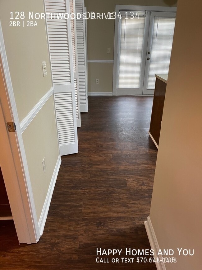 Building Photo - 128 Northwoods Dr