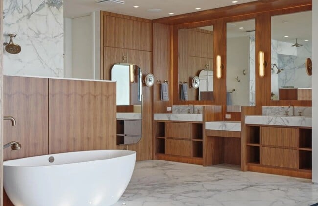 Building Photo - Luxury Coastal Escape w/ Resort-Style Amen...
