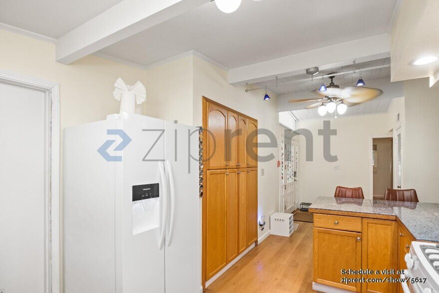 Building Photo - 921 Lakebird Dr