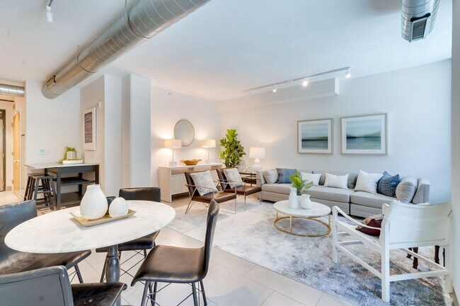 Building Photo - Logan Circle Condo | 2 Bed | 2 Bath | 1,000 Sf | 1 Garage Parking Space Available for Rent