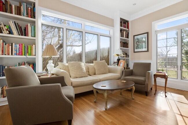 Building Photo - 272 Downs Path