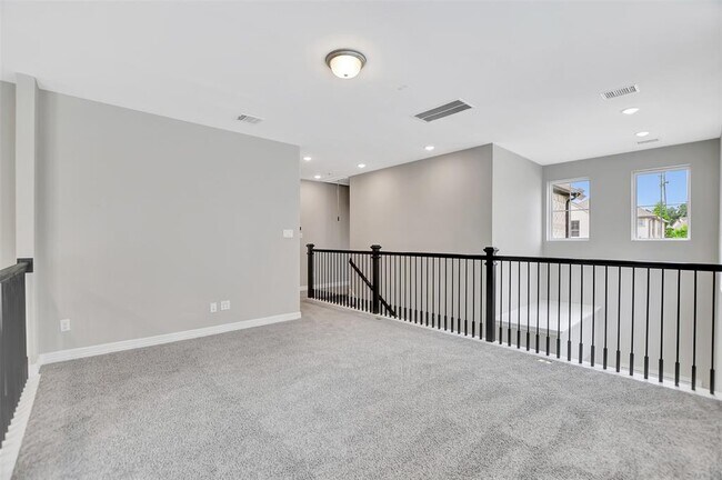 Building Photo - 360 Mallorn Ln