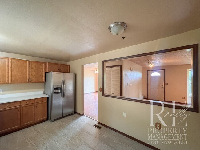Building Photo - 7880 Oxbow Ave