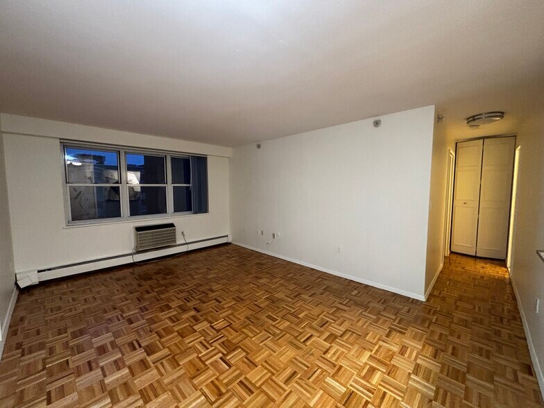 Building Photo - 109 Babcock St