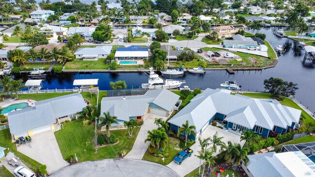 Building Photo - 1360 SW Albatross Way