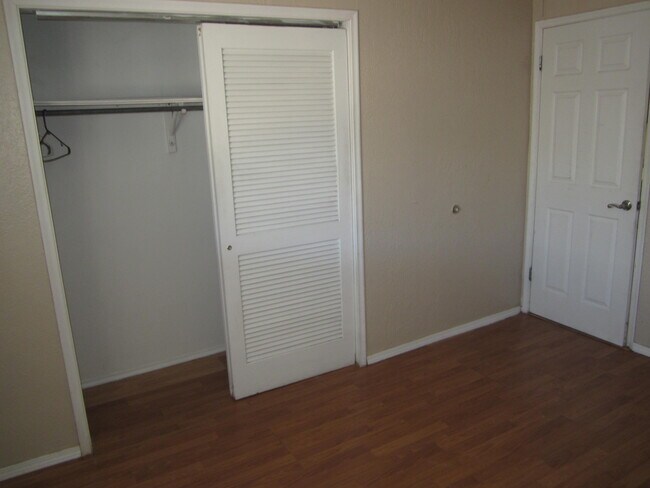Building Photo - 6717 Southwind Dr