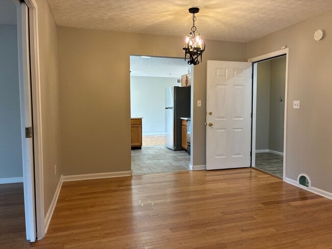 Building Photo - **NEW PRICE**   **New Paint**   **New Carpet**  Ready for YOU!!