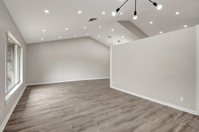 Building Photo - 9953 Majestic Way