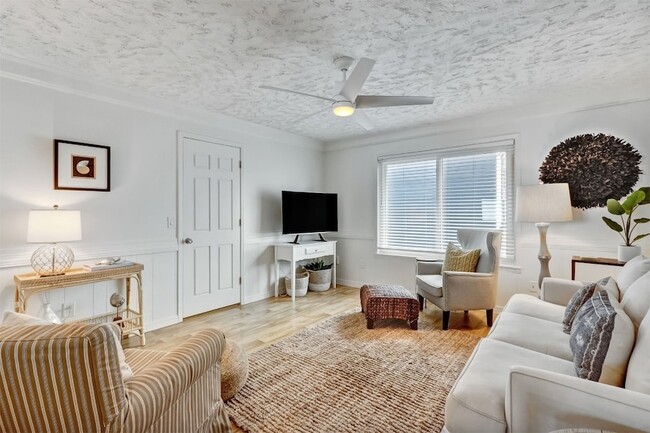 Building Photo - 338 Tarpon Ave