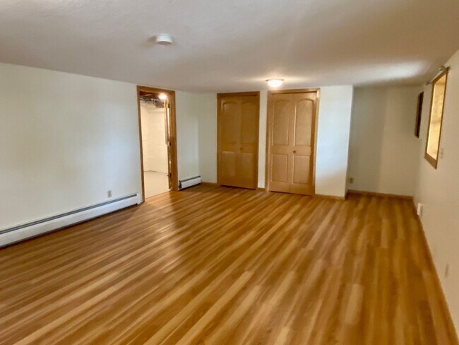 Building Photo - Nice 3 Bedroom house on the river front in Hudson