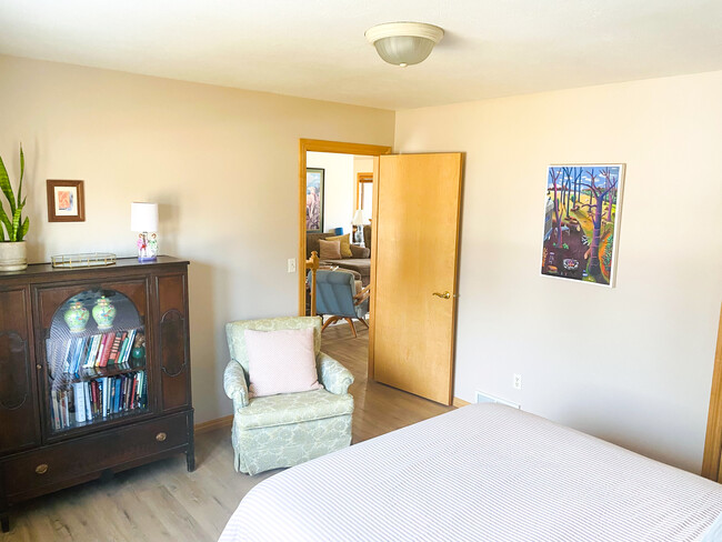 Building Photo - 13057 Velp Ave