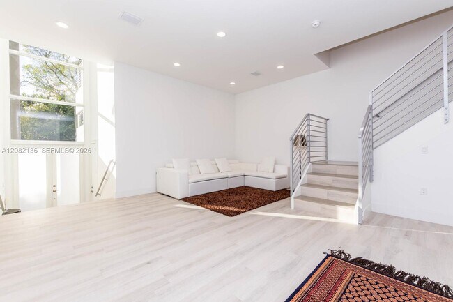 Building Photo - 2875 SW 33rd Ct